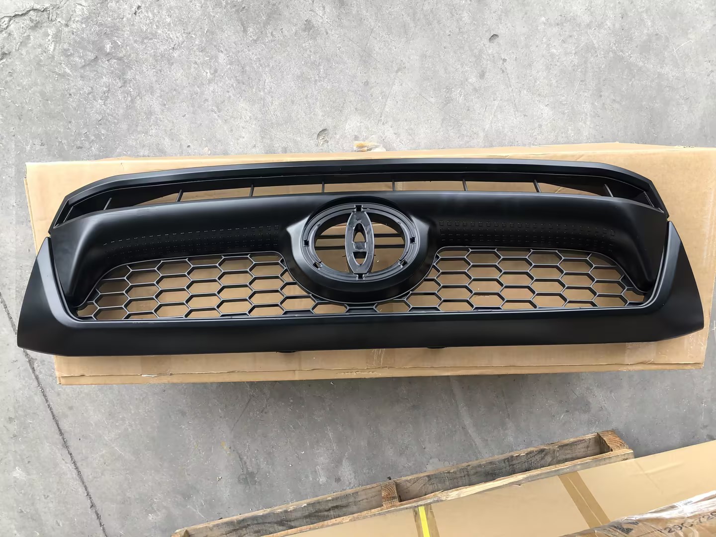 Toyota Hilux Vigo 2008 OEM Grille Black